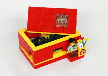 Abb. 2: Der Raspberry Pi in einem selbstgebauten LEGO-Gehäuse. © Tobias Hübner