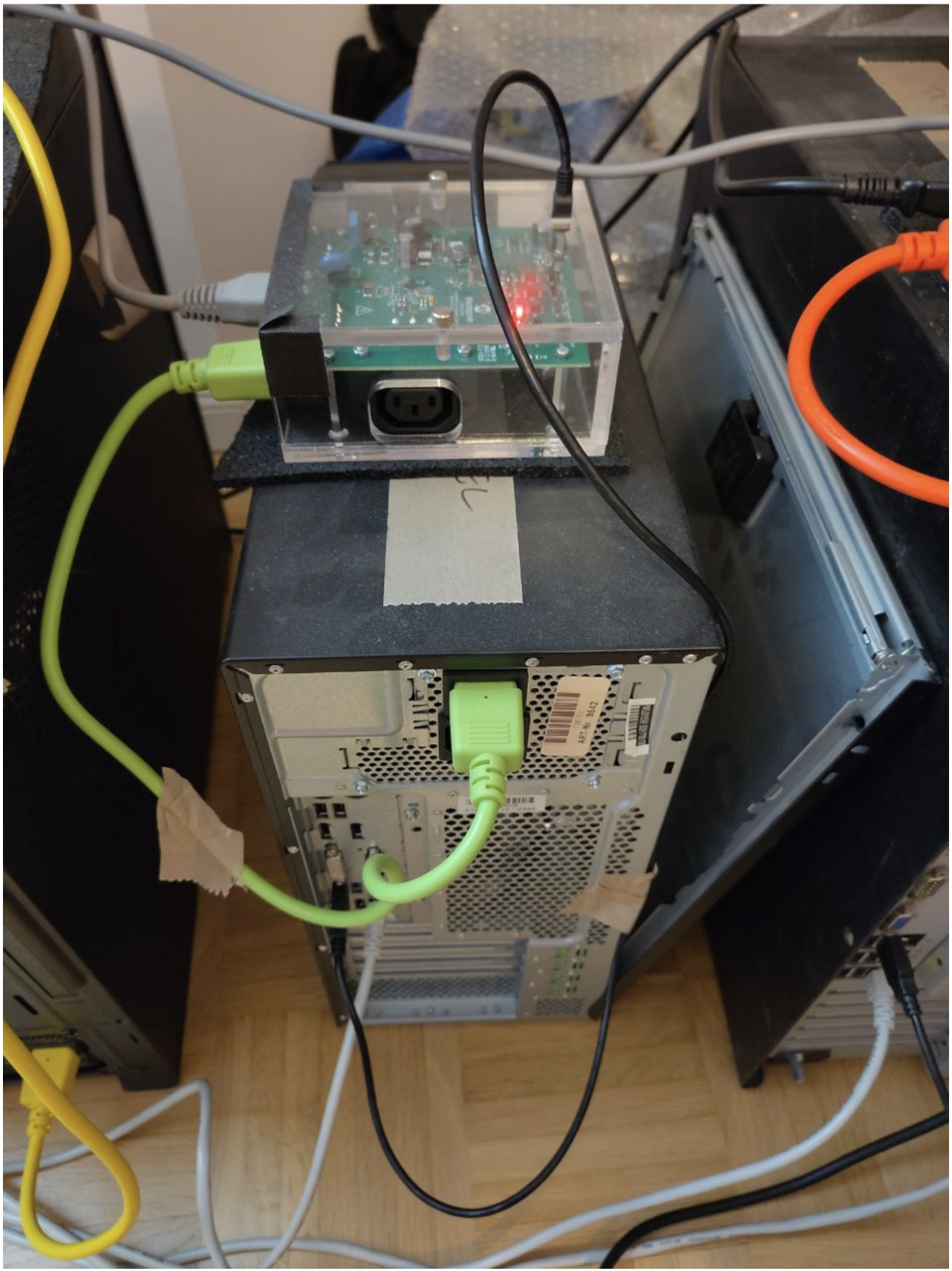 Abb. 2: Der Messaufbau bei Green Coding Solutions. © Green Coding Solutions