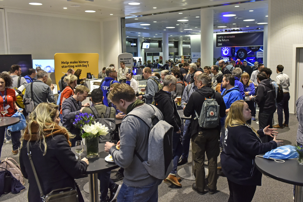 Ausstellung rund um die IT-Konferenz<br>© IT-Tage / Alkmene Verlag